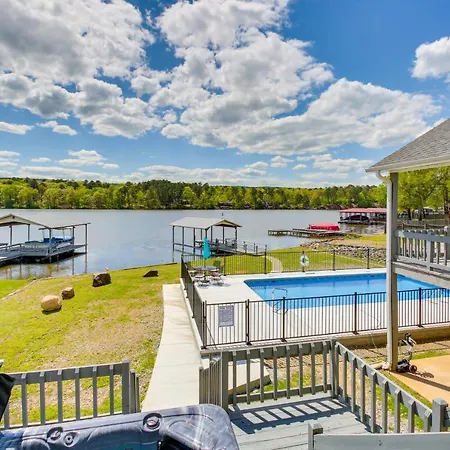 Stunning Lake Hamilton Getaway W/ Hot Tub!-3