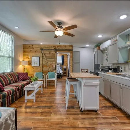 Blue Bungalow Lake Hamilton-3