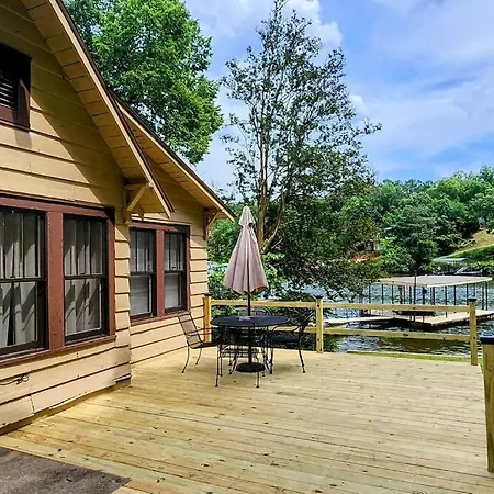 #05 - Lakefront Two Bedroom Cottage- Pet Friendly-3