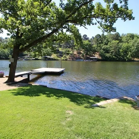 #06 - Lakeview Two Bedroom Cottage-Pet Friendly-2