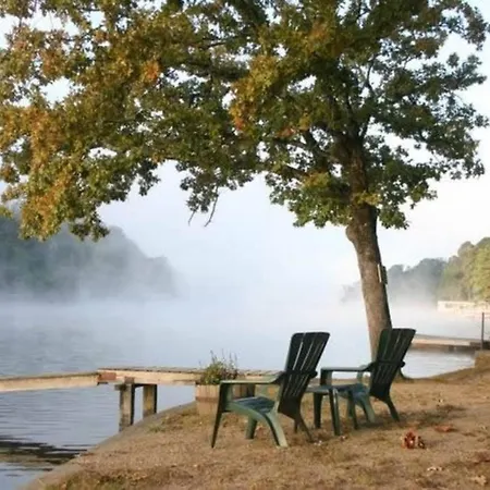 #06 - Lakeview Two Bedroom Cottage-Pet Friendly-3