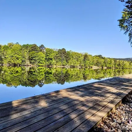 Spacious Lakeside Country Getaway!-3
