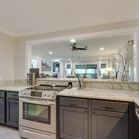 Updated Hot Springs Condo With Lakefront Balcony!-3
