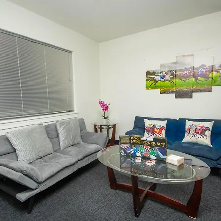 Lovely 2 Bedroom Condo Across From Horse Track Condo-2