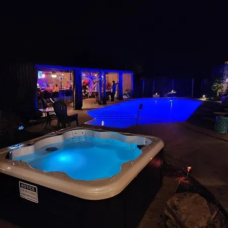 Lake Hamilton Pool House With Cabana And New Hot Tub!-3