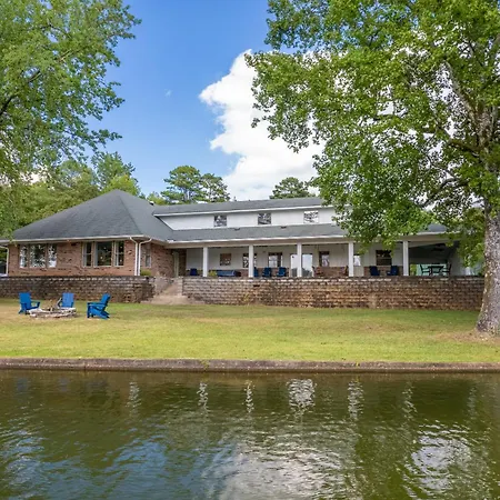 Stunning Luxury Lakefront Lodge! 8 Brs! Sleeps 32!-2