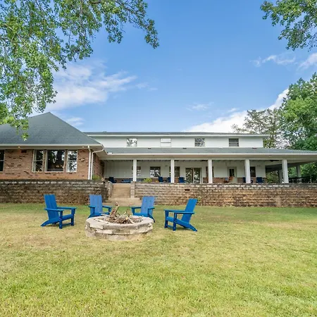 Stunning Luxury Lakefront Lodge! 8 Brs! Sleeps 32!-3