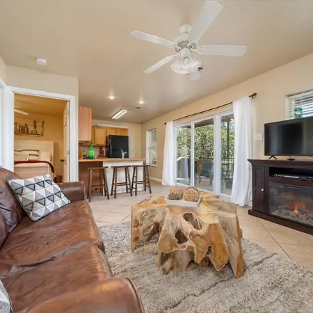 Ember'S View, Spa City Jewel- Lovely Lake Condo-2
