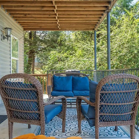 Ember'S View, Spa City Jewel- Lovely Lake Condo-3