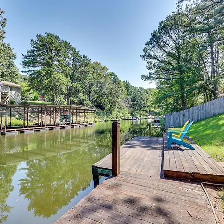 Serene Lake Hamilton Hideaway W/ Private Dock-2