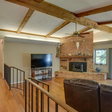 Deck, Dock & Resort Amenities: Home In Hot Springs-2