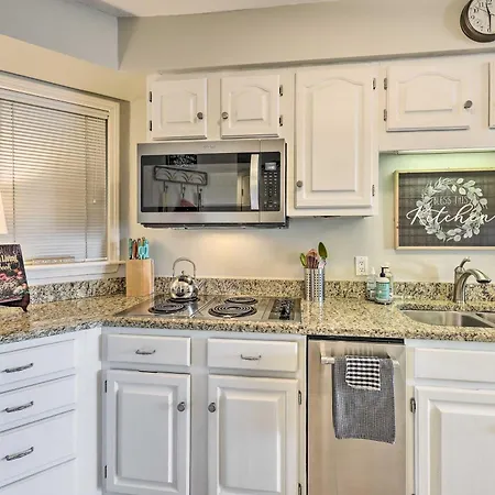 Waterfront Hot Springs Condo: Pool, Hot Tub Access-2