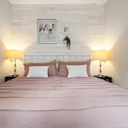 Spring Bungalow - A Cozy Getaway In Downtown Hot Springs!-3