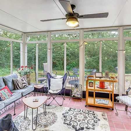 Sunroom & Yard: Charming Hot Springs Home!-2