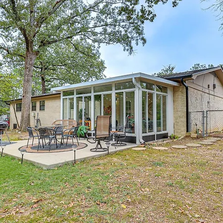 Sunroom & Yard: Charming Hot Springs Home!-3