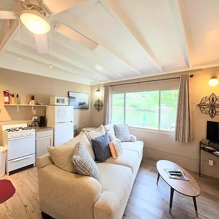 #02 - Unique Lakeside Studio Cottage- Pet Friendly-3