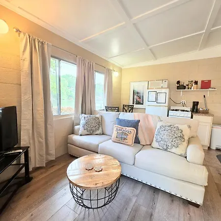 #03 - Fantastic Lakeside Studio Cottage- Pet Friendly-2