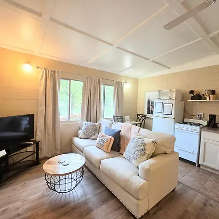 #03 - Fantastic Lakeside Studio Cottage- Pet Friendly-3