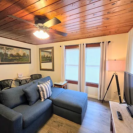 #08 - One Bedroom Lakeview Cottage-Pet Friendly-2