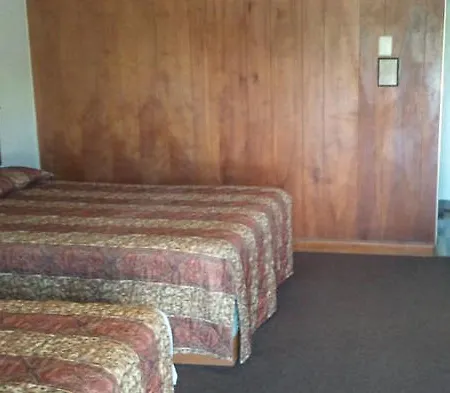 Economy Inn Hot Springs-3