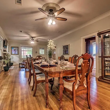 Spacious & Updated 1920'S Hsnp Craftsmen Home-3