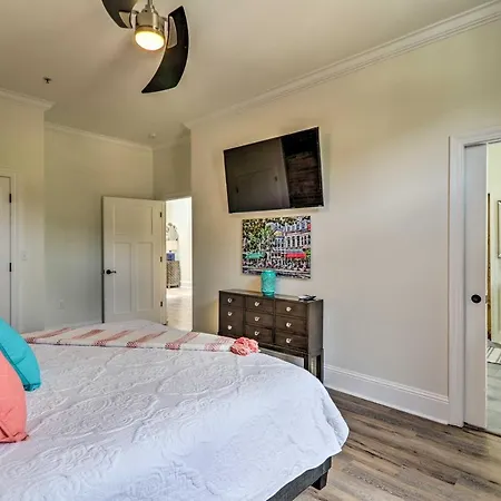 Stylish Downtown Hot Springs Loft With 2 Balconies!-3
